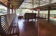 Lobby 4 GuestHouser 3 BHK Houseboat 1b08