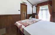 Bedroom 7 GuestHouser 3 BHK Houseboat 1b08