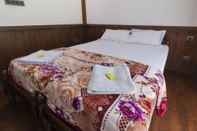 Bedroom GuestHouser 3 BHK Houseboat 1b08