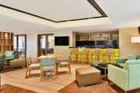 Quầy bar, cafe và phòng lounge Fairfield by Marriott Chennai OMR