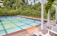 Swimming Pool 2 GuestHouser 1 BR Bed & Breakfast