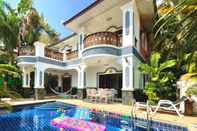 Swimming Pool Madee Villa - Pattaya Holiday House Walking Street