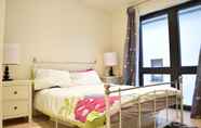 Kamar Tidur 3 Bright 1 Bedroom Flat in North London With Balcony