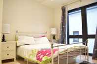 Kamar Tidur Bright 1 Bedroom Flat in North London With Balcony