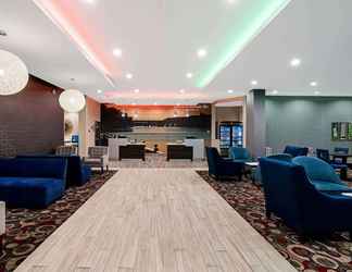 Lobi 2 La Quinta Inn & Suites by Wyndham Tuscaloosa University