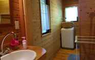 In-room Bathroom 5 Lassy Condominium