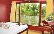 Bedroom 7 GuestHouser 1 BR Houseboat ee6e