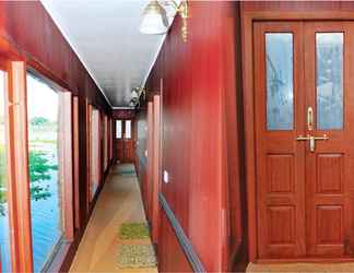 Lobby 2 GuestHouser 1 BR Houseboat ee6e