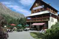 ภายนอกอาคาร Auberge Du Pont De L'Alp