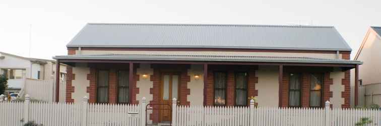 Exterior Longreach at Port Elliot