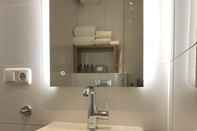 In-room Bathroom PH93 Amsterdam Central