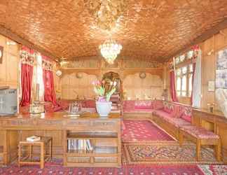 Lobby 2 GuestHouser 3 BHK Houseboat d520