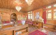 Lobby 5 GuestHouser 3 BHK Houseboat d520