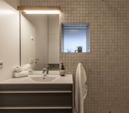 In-room Bathroom 3 Villa Lola