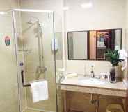 In-room Bathroom 6 GreenTree Inn Suqian Sihong Passenger Station Zhongyuan Logistics District Hotel