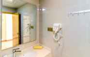 In-room Bathroom 7 GreenTree Inn Wuhu Fangte Four Phase Wanchun Fortune Plaza Hotel