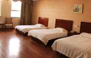Bedroom 2 GreenTree Inn LinYi Lanshan District LinXi No.11 Road Express Hotel