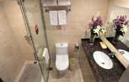 In-room Bathroom 7 GreenTree Inn XuanCheng Jixi County GuangMing Building Hotel