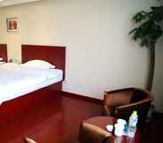Bedroom 6 GreenTree Inn High-tech Zone Shandong University Bathing Beach Hotel