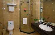 In-room Bathroom 6 GreenTree Alliance ShiYan Middle BeiJing Road Jinling International Hotel