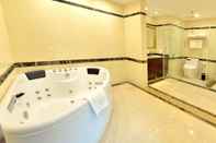 Kolam Renang GreenTree Eastern ZiGong Huashang International City Huichuan Rd Hotel