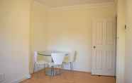 Kamar Tidur 6 Cozy 1 Bedroom Flat near Primrose Hill