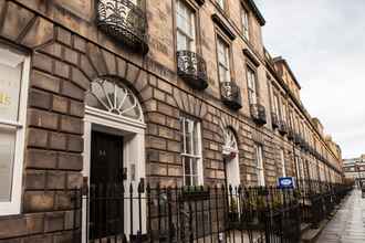 Exterior 4 Sophisticated Edinburgh Apartment in City Centre