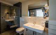 In-room Bathroom 7 Goldene Traube - by Neugart