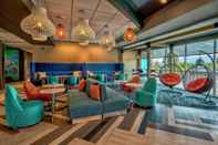 Quầy bar, cafe và phòng lounge Tru By Hilton Roanoke Hollins