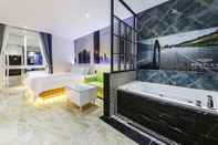 In-room Bathroom Bentley Business Hotel