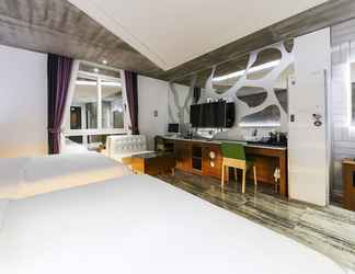 Kamar Tidur 2 Bentley Business Hotel