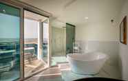 In-room Bathroom 4 Hotel Panoramic