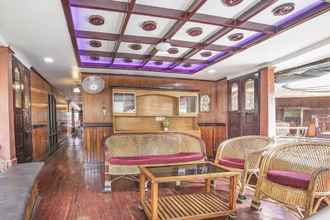 Lobby 4 GuestHouser 3 BHK Houseboat 147b