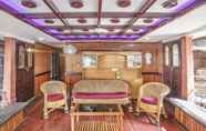 Lobby 2 GuestHouser 3 BHK Houseboat 147b