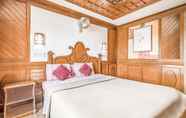 Bedroom 2 GuestHouser 3 BHK Houseboat e567