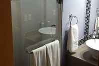 In-room Bathroom Motel Las Dunas