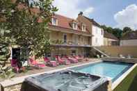 Swimming Pool Maison Doucet