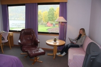 Ruang Umum Innvik Fjordhotel - Misjonheimen