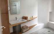 In-room Bathroom 7 Amalur