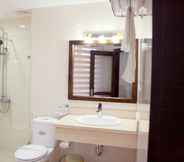 In-room Bathroom 3 Hoang Anh 2 Hotel