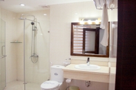 In-room Bathroom Hoang Anh 2 Hotel