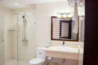 In-room Bathroom Hoang Anh 2 Hotel