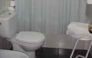 Toilet Kamar 5 Hostal Serpol