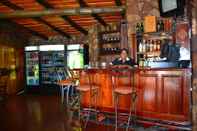Bar, Cafe and Lounge La Montagne Guest Lodge