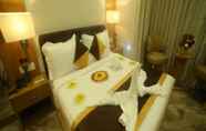 Kamar Tidur 7 Suraj Grand Hotel