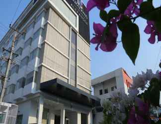 Bangunan 2 Suraj Grand Hotel