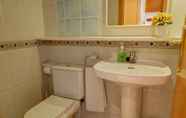 In-room Bathroom 4 Parellades Apartment by Hello Apartments Sitges