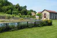 Swimming Pool Le Domaine de Pecany