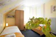 Bedroom Hotel Neun 3/4