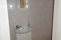 Toilet Kamar Shamrock Guest House